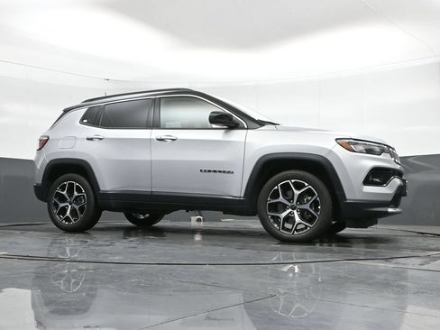 Used 2025 Jeep Compass Limited AWD/4WD image 44