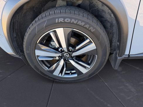 Used 2021 Nissan Rogue Platinum image 14