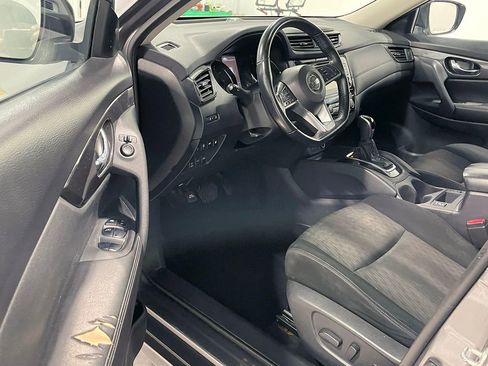 Used 2020 Nissan Rogue SV image 16