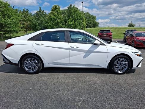 Used 2024 Hyundai Elantra SEL FWD image 7