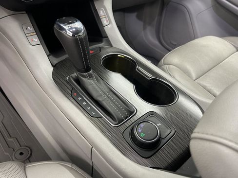 Used 2018 GMC Acadia SLT image 19