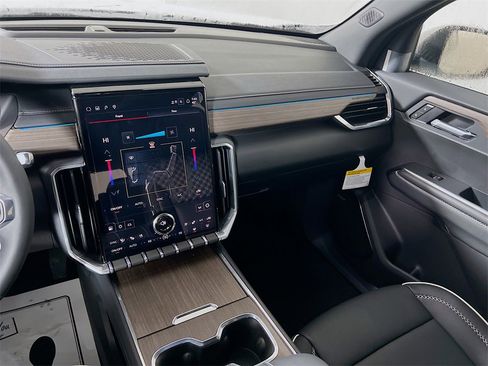 New 2026 GMC Acadia Denali image 19