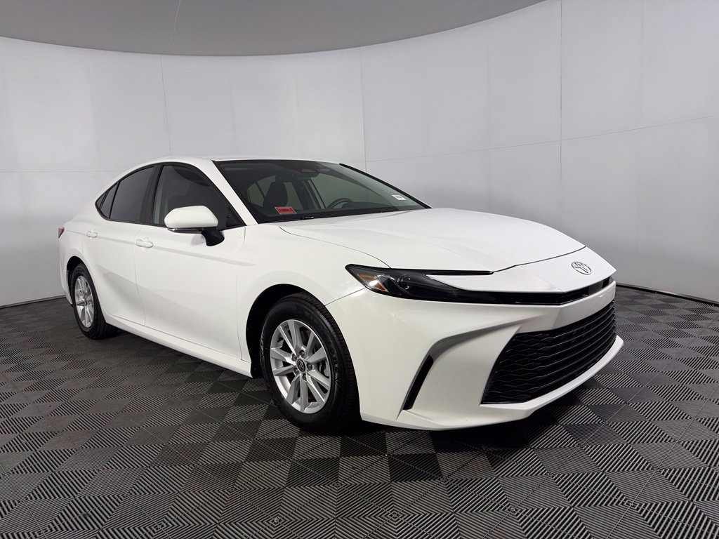 Used 2026 Toyota Camry LE FWD image 4