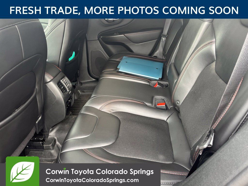Used 2019 Jeep Cherokee Trailhawk w/ Comfort/Convenience Group AWD/4WD image 9