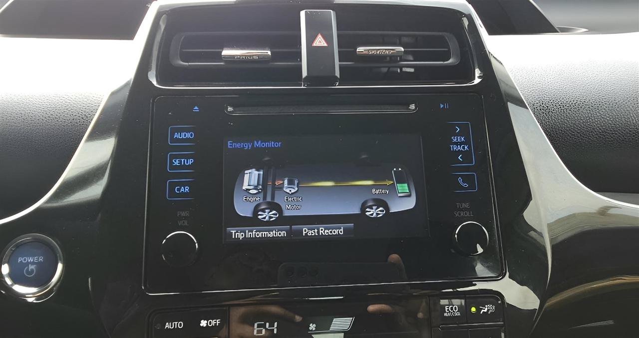 Used 2019 Toyota Prius LE FWD image 18