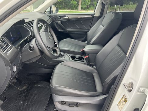Certified 2023 Volkswagen Tiguan SE FWD image 15