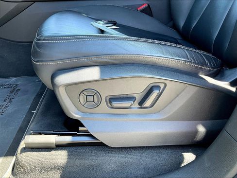 Used 2019 Audi Q8 Premium w/ Convenience Package AWD/4WD image 38