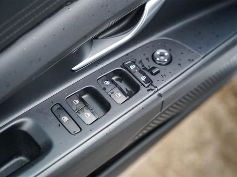 Certified 2025 Hyundai Elantra SE w/ Cargo Package image 19