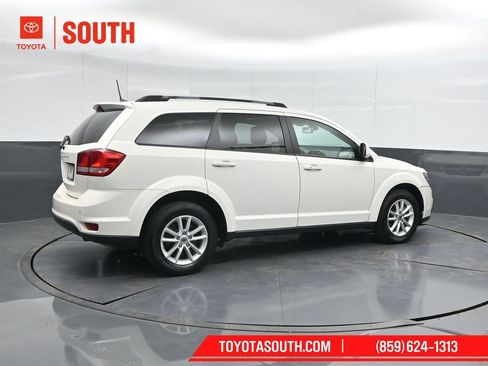 Used 2019 Dodge Journey SE FWD image 2