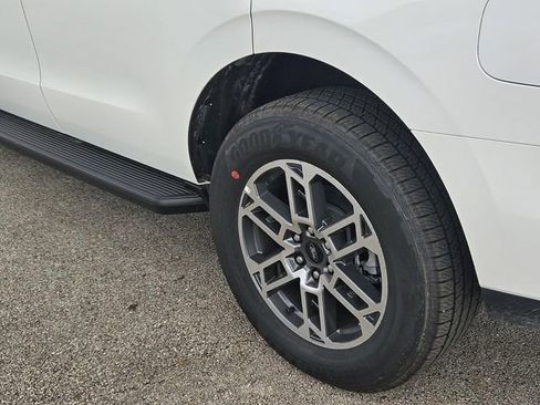 New 2026 Ford Expedition Active image 5