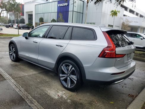 Certified 2025 Volvo V60 B5 Cross Country Plus image 4