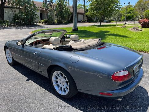 Used 2001 Jaguar XKR Convertible RWD image 3