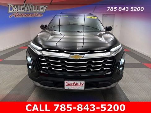 Used 2025 Chevrolet Equinox LT w/ Convenience Package II image 2