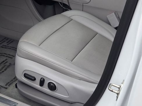 Used 2023 GMC Acadia SLT image 24