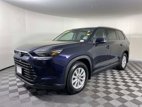 Used 2026 Toyota Grand Highlander AWD image 4