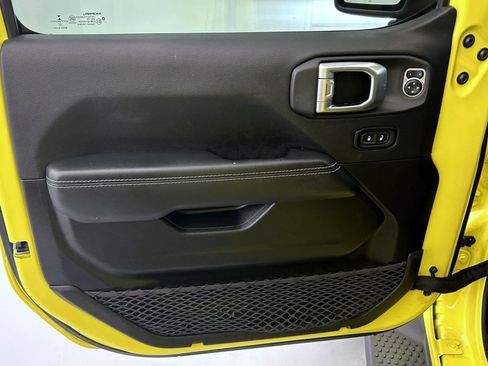 Used 2022 Jeep Wrangler Unlimited Sahara w/ Cold Weather Group image 9