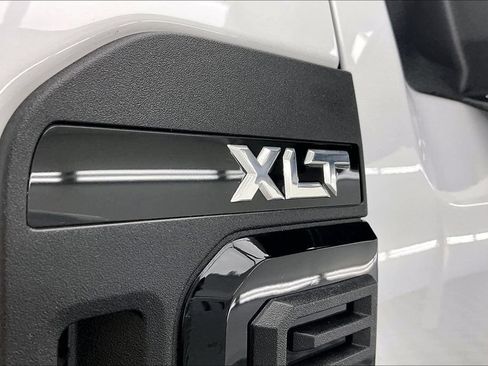 New 2026 Ford F250 XLT w/ XLT Premium Package AWD/4WD image 9