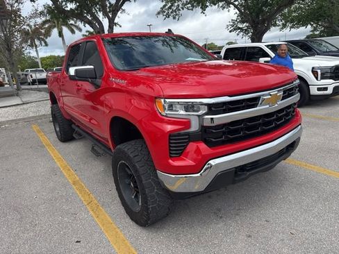 Used 2022 Chevrolet Silverado 1500 LT image 2