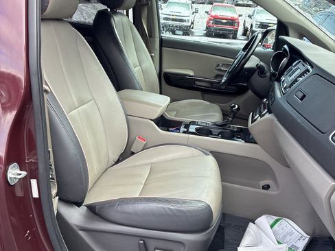 Used 2016 Kia Sedona EX image 22