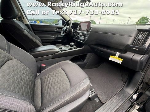 Used 2024 Nissan Pathfinder S AWD/4WD image 14
