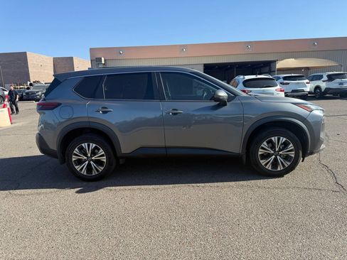 Used 2022 Nissan Rogue SV FWD image 4