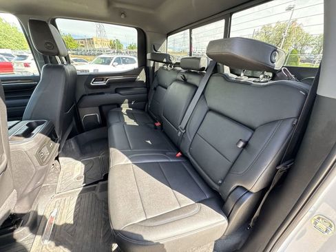 Used 2022 Chevrolet Silverado 1500 LT Trail Boss w/ LT Trail Boss Premium Package AWD/4WD image 28