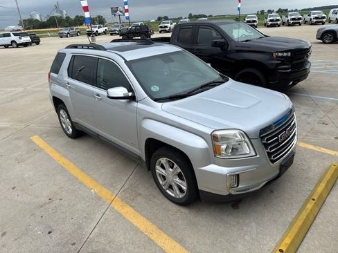 Used 2017 GMC Terrain SLE w/ Chrome Package FWD image 6
