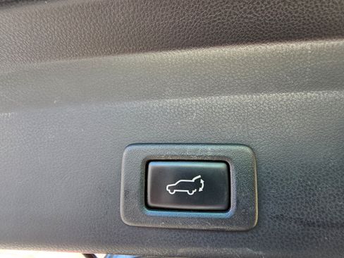 Used 2019 Subaru Ascent Limited w/ Popular Package #3 AWD/4WD image 9