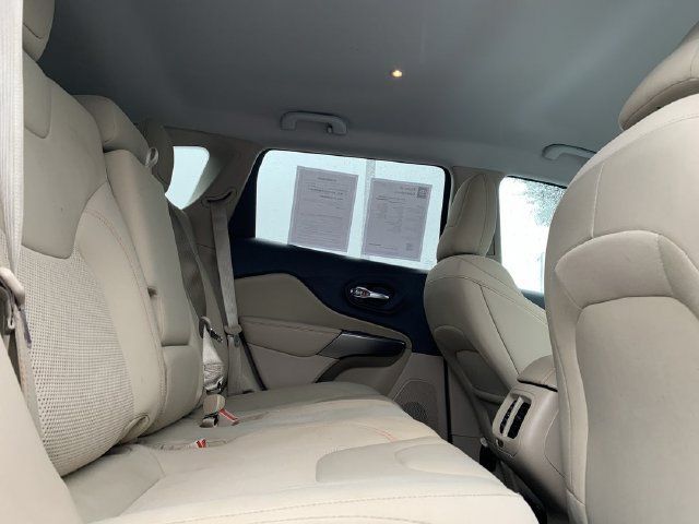 Used 2020 Jeep Cherokee Latitude FWD image 34