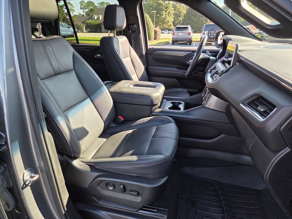 Used 2022 Chevrolet Tahoe RST w/ Luxury Package RWD image 18