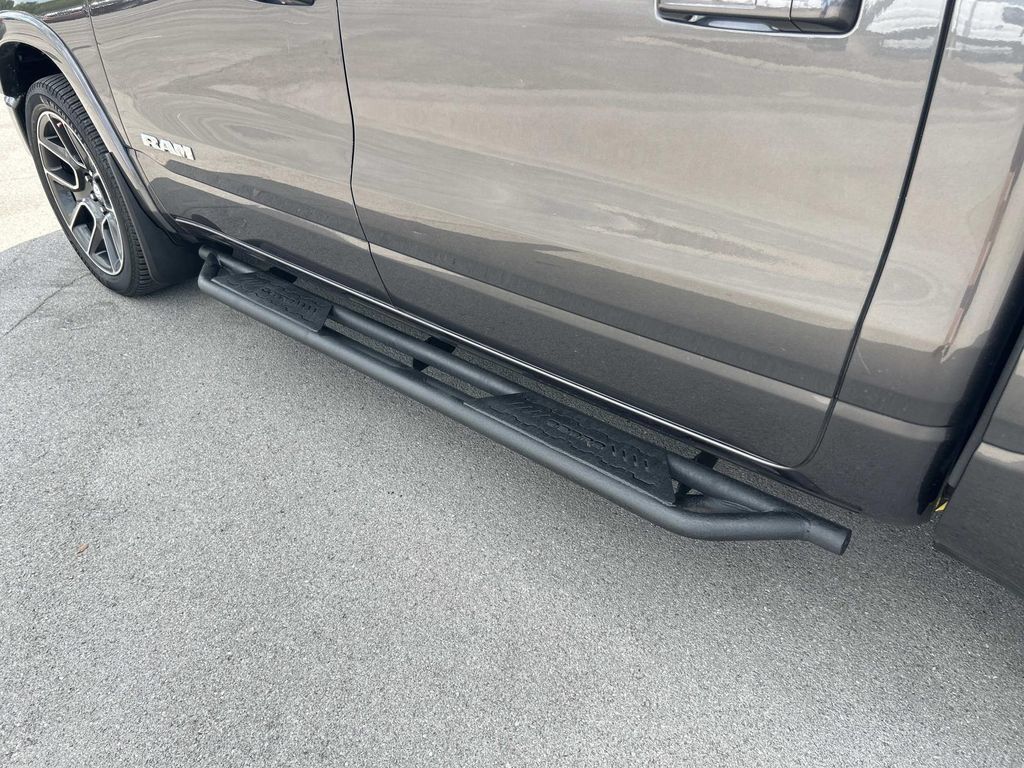Used 2019 RAM 1500 Laramie AWD/4WD image 23