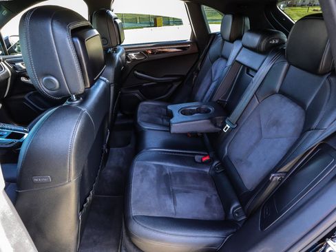 Used 2017 Porsche Macan 4DR SUV AWD image 39