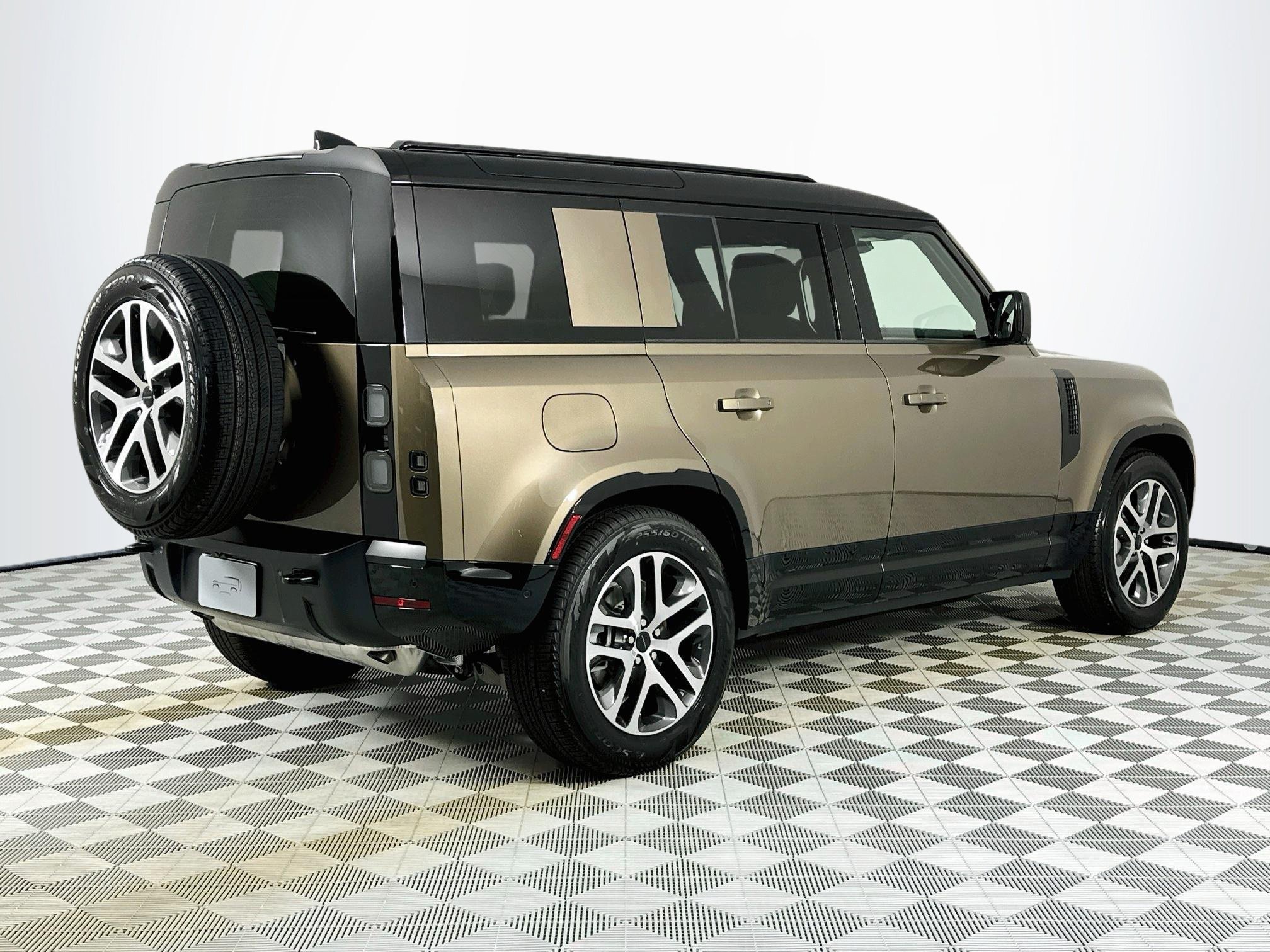 New 2026 Land Rover Defender 110 X-Dynamic SE AWD/4WD image 5