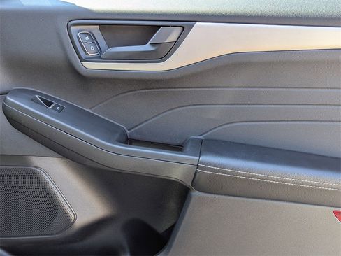 Used 2022 Ford Escape SE w/ SE Sport Appearance Package image 30