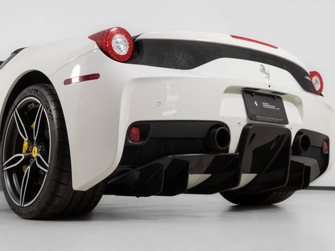 Used 2015 Ferrari 458 Speciale A RWD image 18