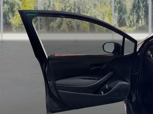 Used 2025 Toyota Corolla LE FWD image 20