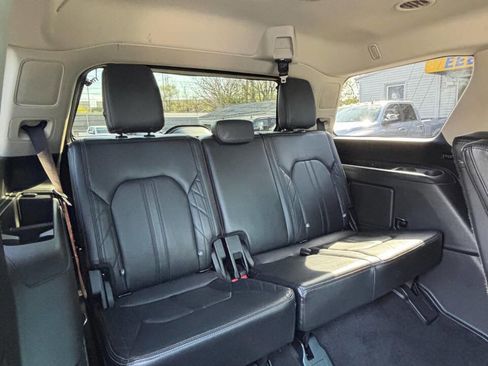 Used 2018 Ford Expedition Platinum image 19