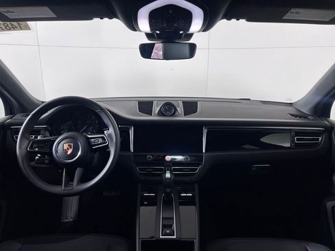 Certified 2025 Porsche Macan AWD/4WD image 22
