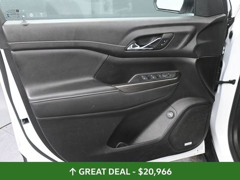 Used 2023 GMC Acadia SLT image 18