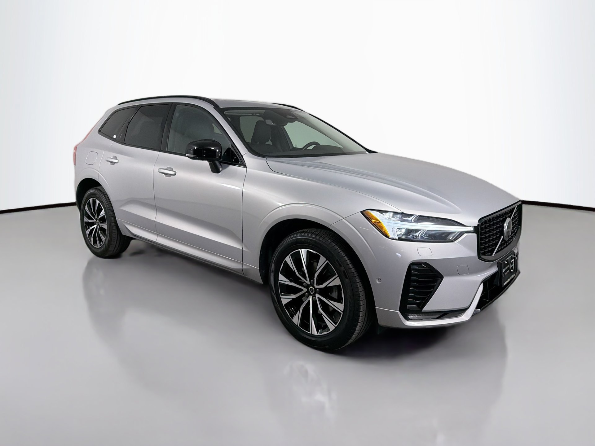 Certified 2023 Volvo XC60 B5 Plus w/ Protection Package Premier AWD/4WD image 3