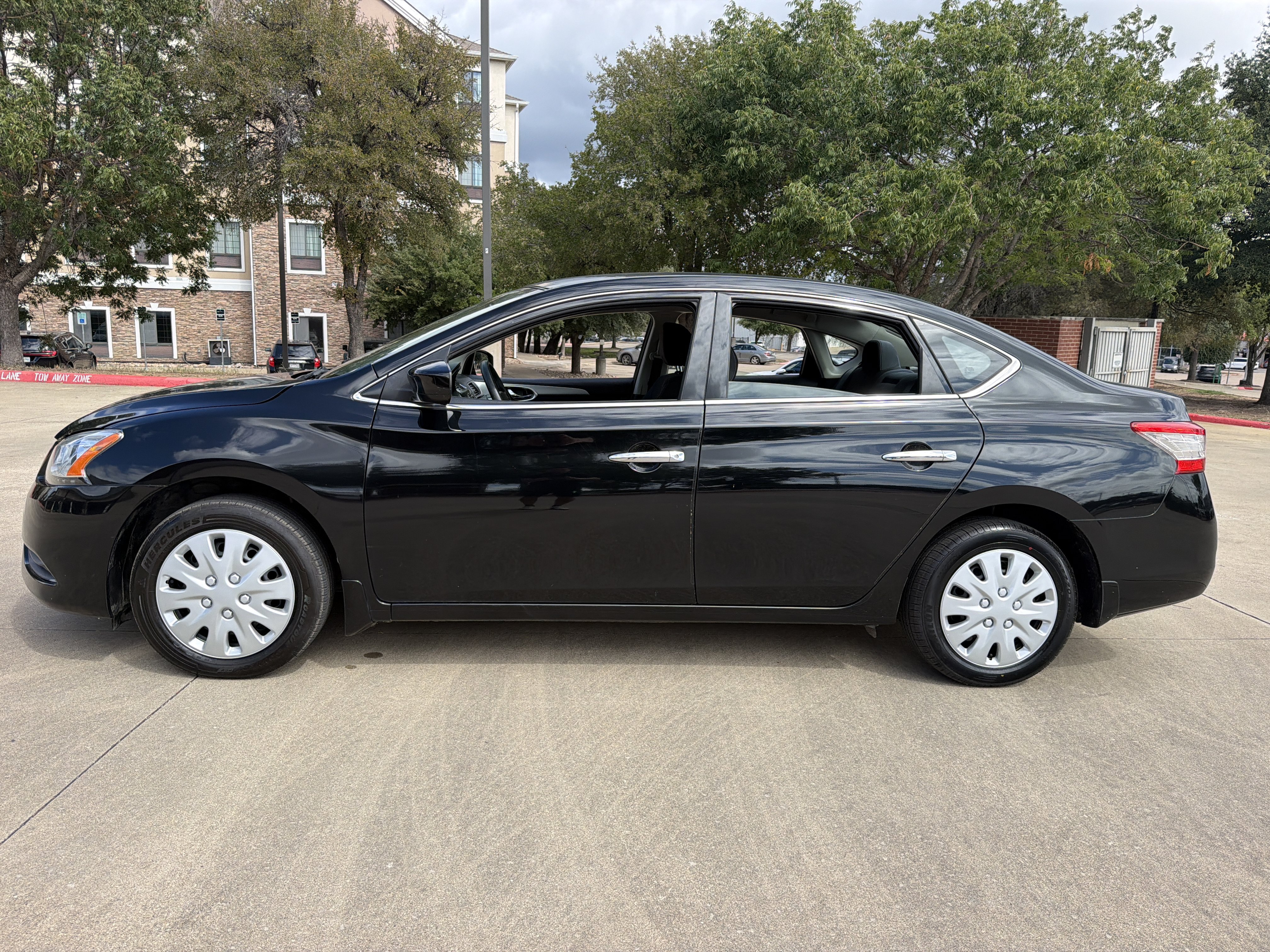 Used 2015 Nissan Sentra S FWD image 4