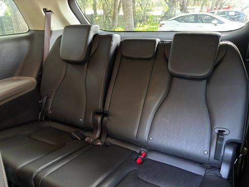 Used 2026 Kia Carnival FWD image 32