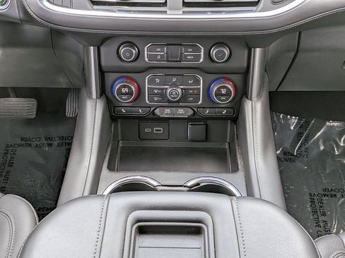Used 2022 Chevrolet Suburban Z71 AWD/4WD image 18