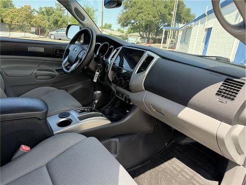 Used 2012 Toyota Tacoma 4x4 Access Cab V6 w/ TRD Off-Road Pkg image 18