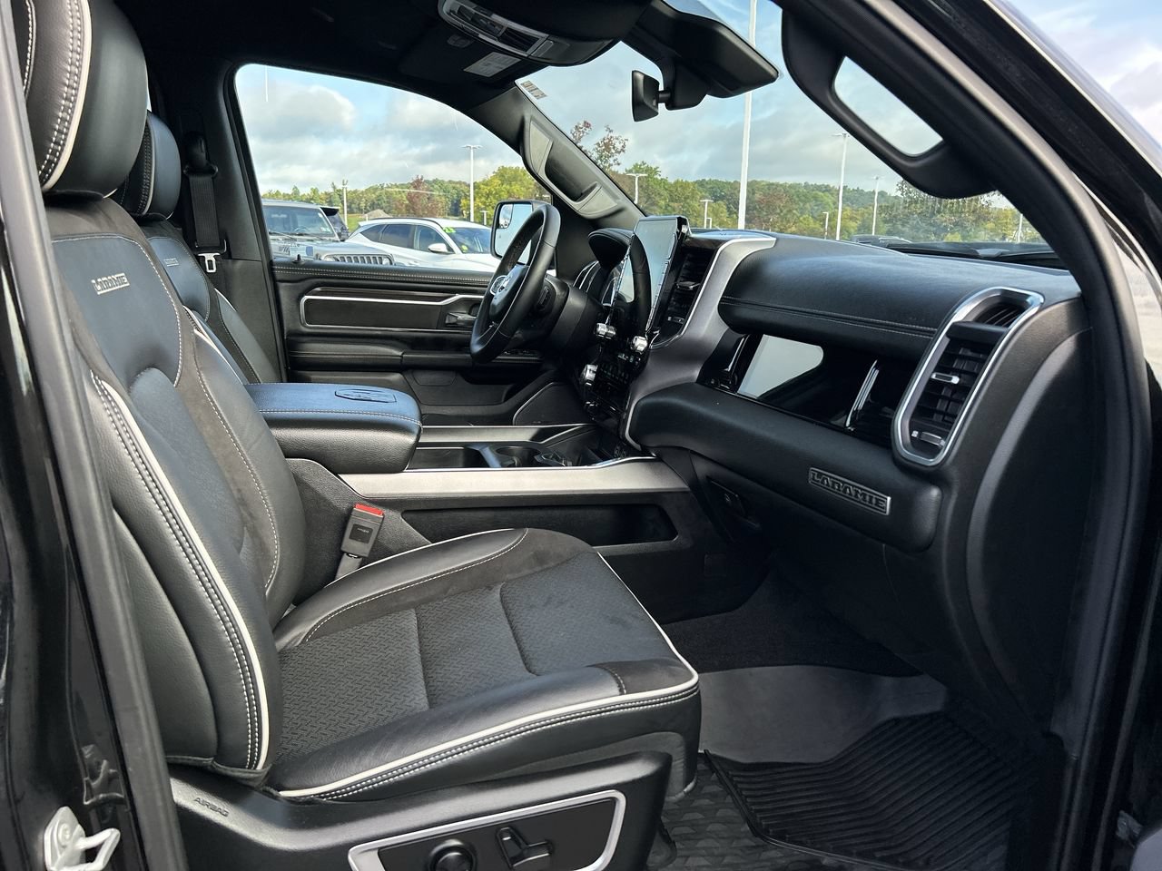 Used 2025 RAM 1500 Laramie AWD/4WD image 15