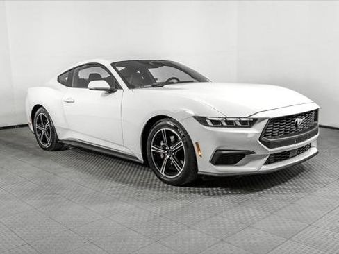 Used 2024 Ford Mustang Coupe image 9