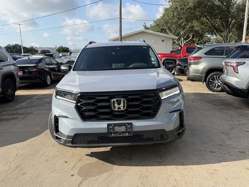 Used 2025 Honda Pilot Sport image 2