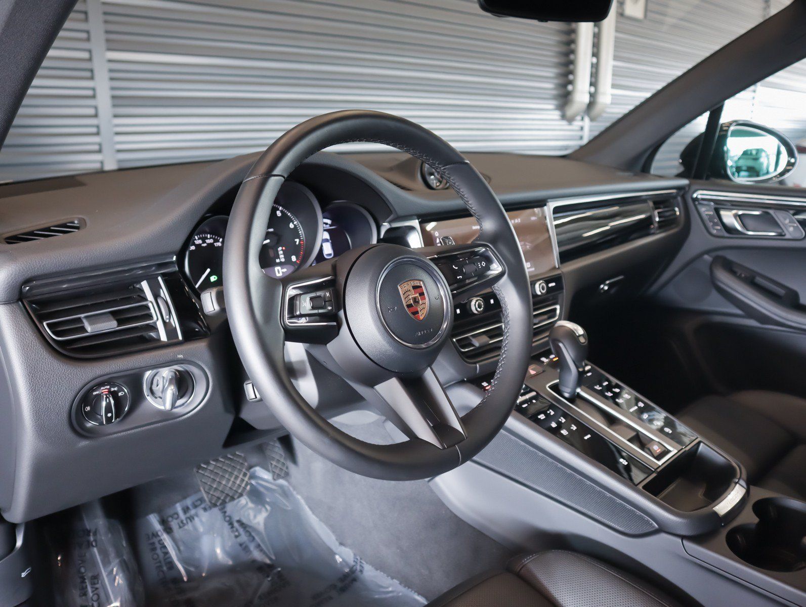 Used 2026 Porsche Macan AWD/4WD image 4