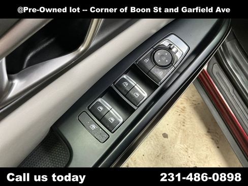 Used 2024 Kia Carnival LX FWD image 16