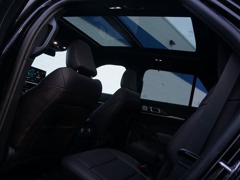 Used 2025 Ford Explorer Platinum w/ Ultimate Package image 34